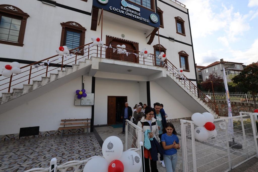 ocuk niversitesi Kaplarn At